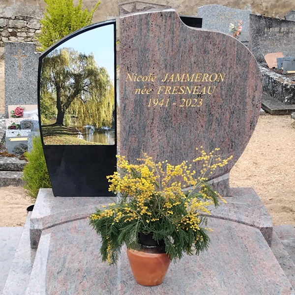 Photo incrustée à fleur de granit sur monument funéraire, travail fait main et sur mesure
