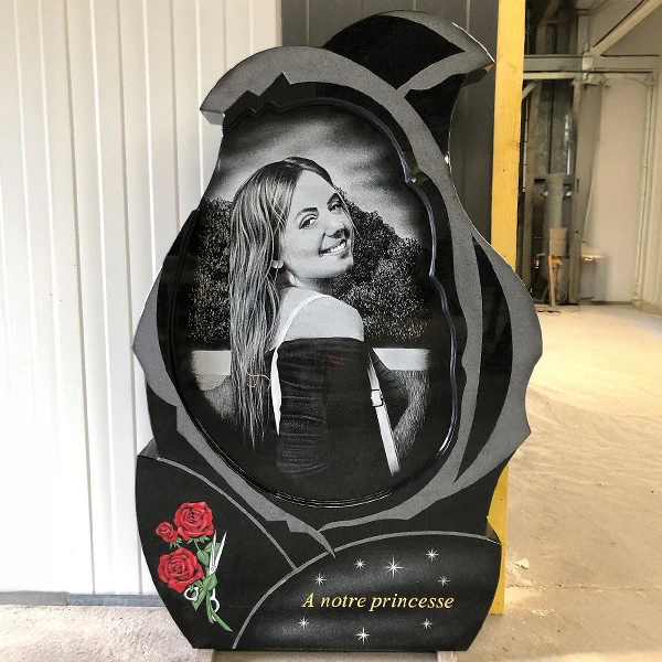 Lithogravure blanche ou en couleur sur monument funéraire, portrait fait main avec finesse