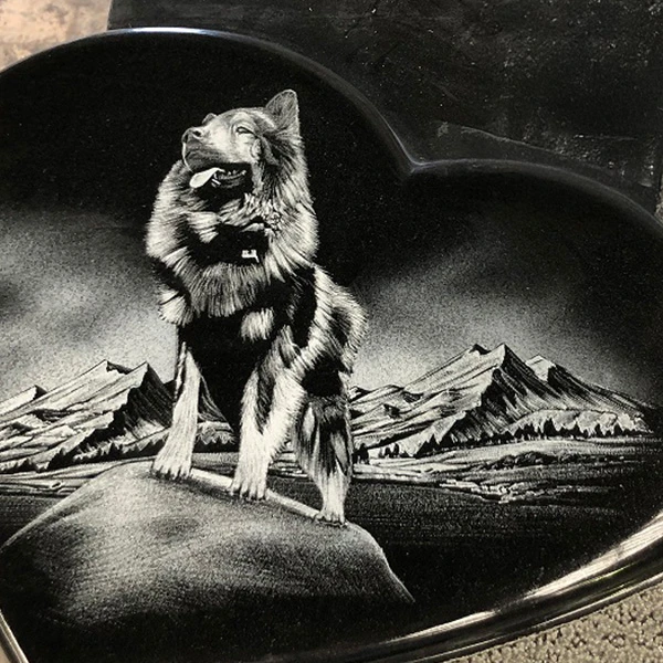 Lithogravure blanche ou en couleur sur monument funéraire, portrait fait main avec finesse