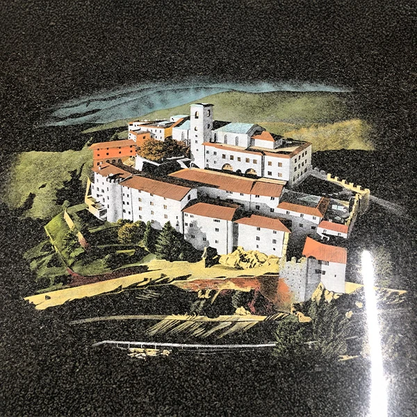 Lithogravure blanche ou en couleur sur monument funéraire, portrait fait main avec finesse