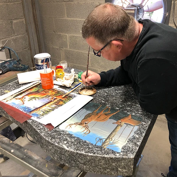 Lithogravure blanche ou en couleur sur monument funéraire, portrait fait main avec finesse