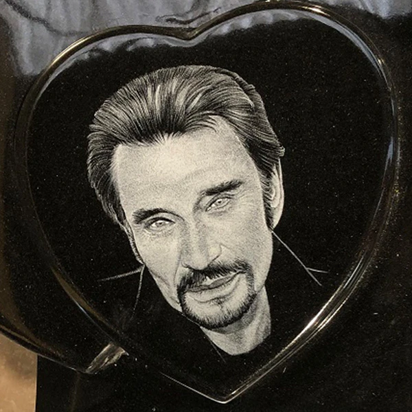 Lithogravure blanche ou en couleur sur monument funéraire, portrait fait main avec finesse